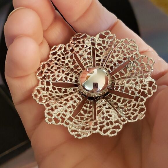 Vintage Sarah Coventry Silvertone Filigree Flower Clip Earrings - Picture 5 of 10